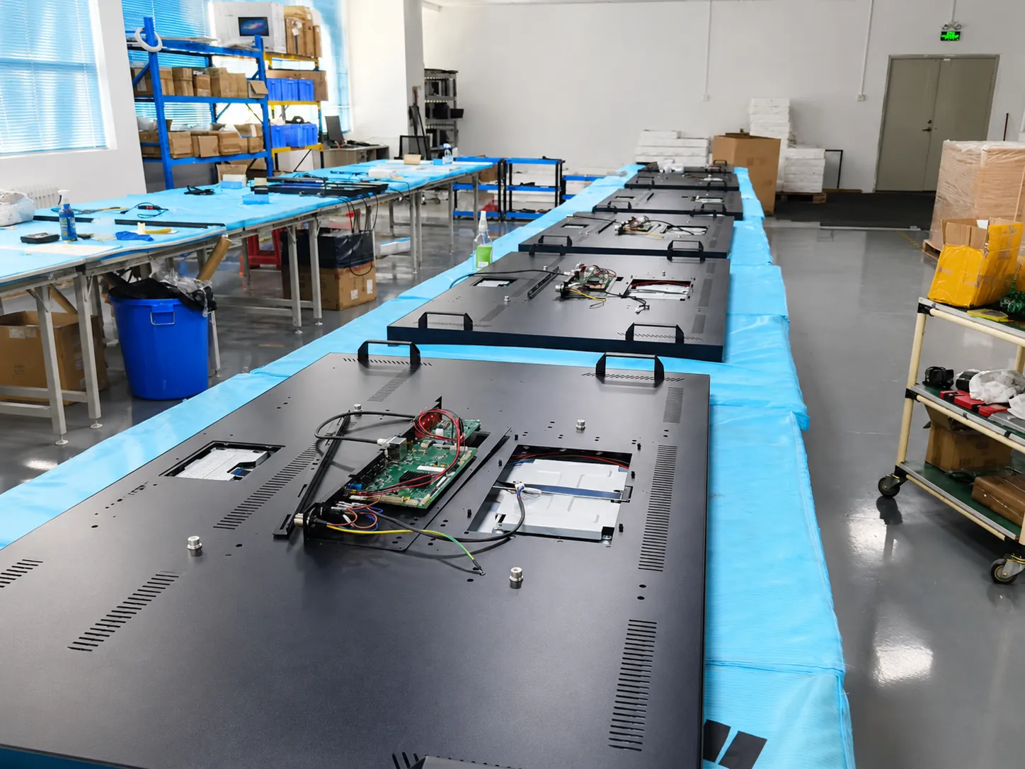 Commercial Digital Signage Hardware Features