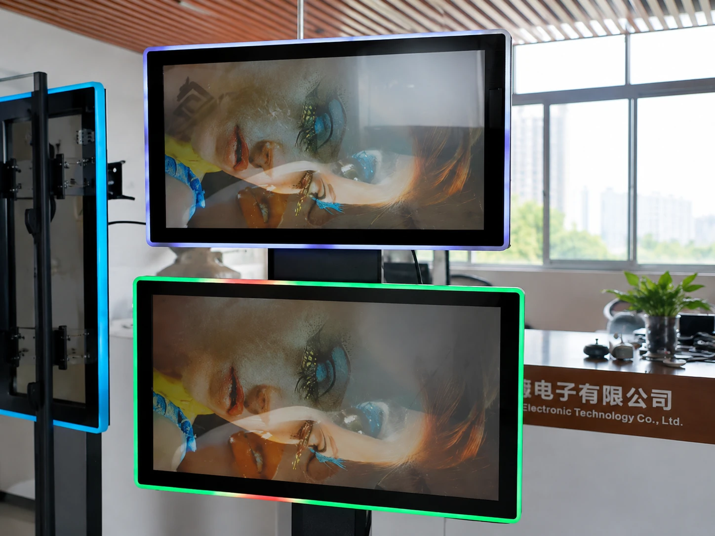 Components of Indoor Digital Signage